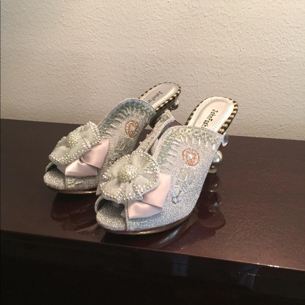 New Glittery Silver unique slingback